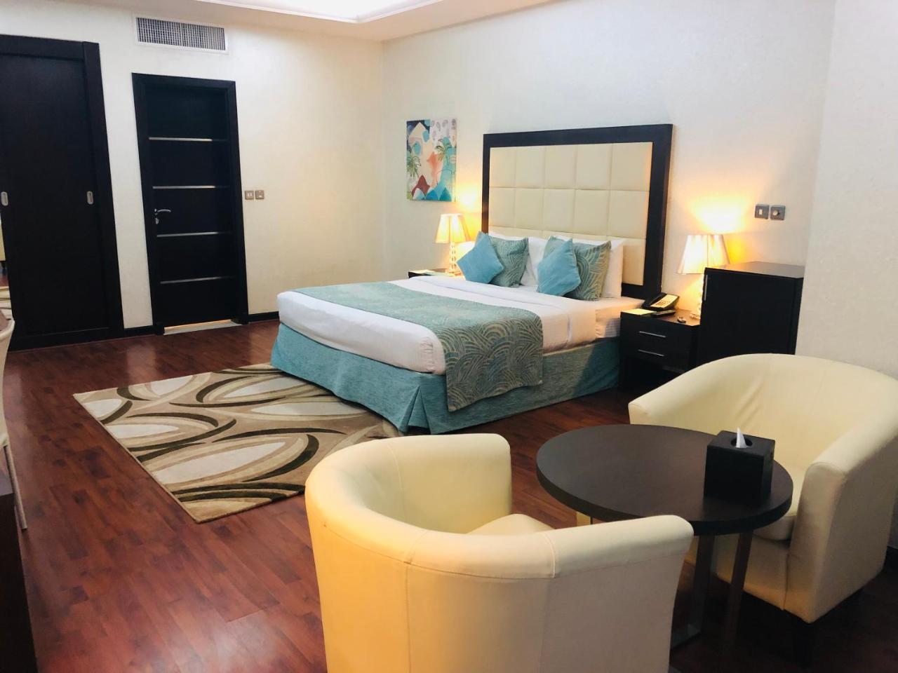 Hotel Gokulam Park 3*